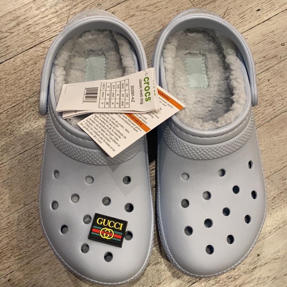 COPY - COPY - Blue Crocs with Jibbitz Fur lining Nic toasty & warm size 8 nwot… - Picture 4 of 11